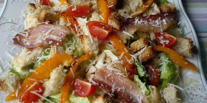 Рецепт салата цезарь с индейкой