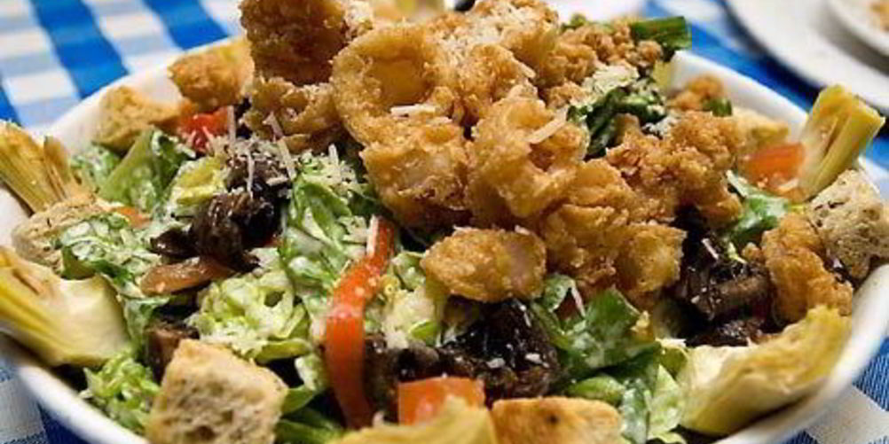 Как приготовить салат цезарь с креветками и вустерширским соусом