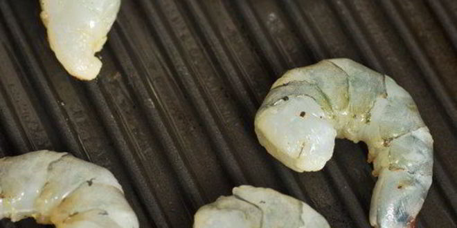 Рецепт салата цезарь с креветками