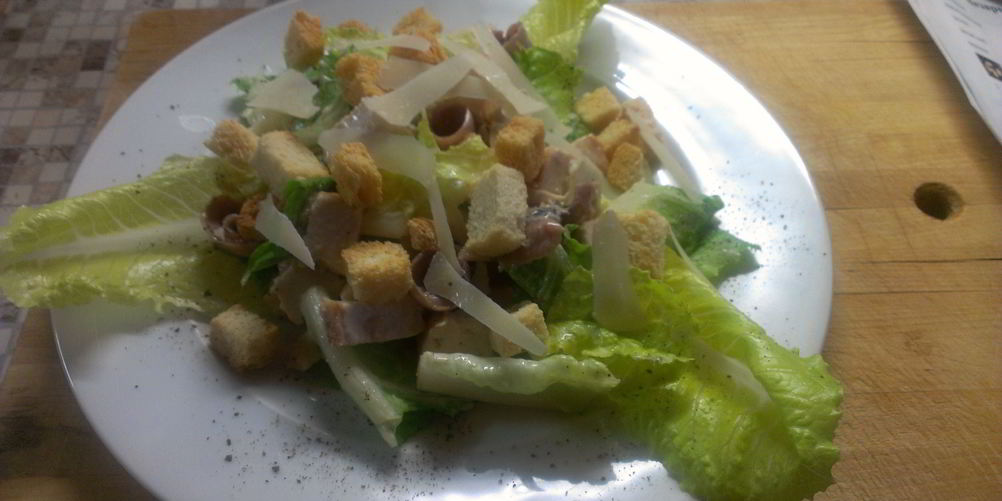 Как приготовить салат цезарь с куриной грудкой и анчоусами