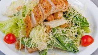 Рецепт Салата Цезарь с медовым куриным филе