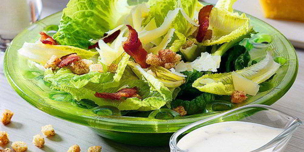 Как приготовить салат цезарь с оригинальной заправкой