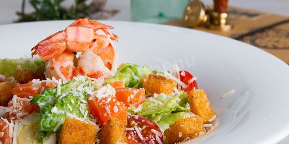 Как приготовить салат цезарь с семгой и креветками