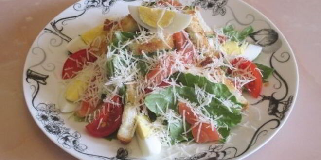 Рецепт салата цезарь с семгой