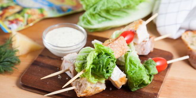 Рецепт шашлыка из куриной грудки под соусом цезарь