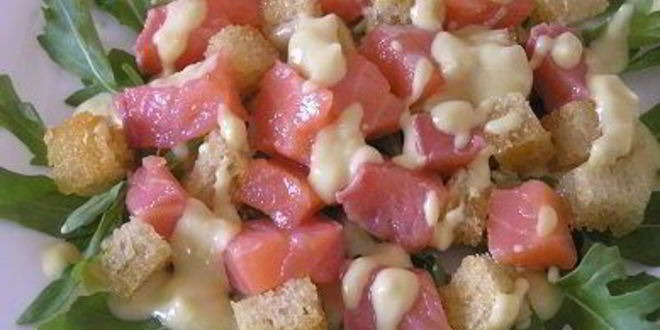 Рецепт цезаря с семгой на листьях руколы