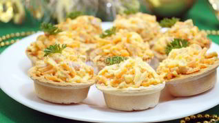 Рецепт Салата в тарталетках Новогодний сувенир