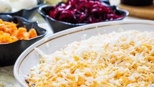 Рецепт Слоеного салата из свеклы и яиц