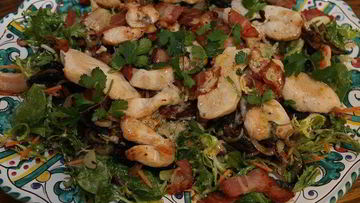 Рецепт Теплого салата с курицей и грибами