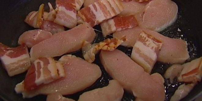 Рецепт теплого салата с курицей и грибами