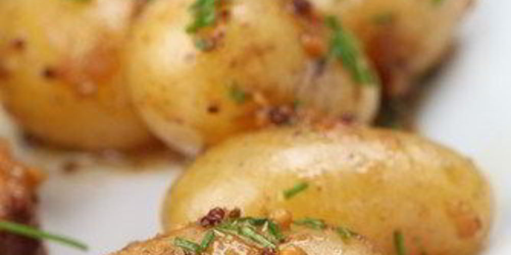 Как приготовить отварной картофель с винегретом из трав и вермутом