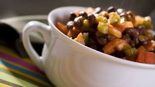 Рецепт Разноцветного салата с черной фасолью и лаймовым винегретом