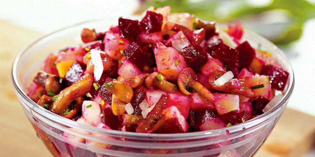 Как приготовить салат винегрет с маринованными опятами