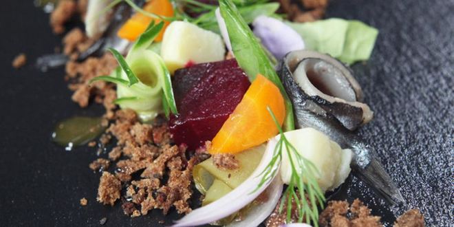 Рецепт винегрета с килькой и медово-горчичным соусом