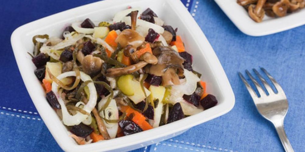 Как приготовить винегрет с солеными опятами и морской капустой