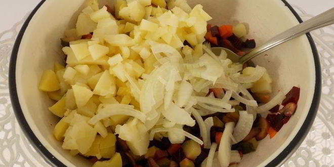 Рецепт винегрета с жареными шампиньонами и квашеной капустой