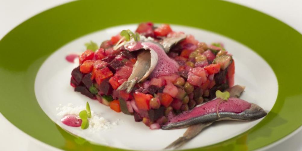 Как приготовить винегрет со свекольной пеной и оливковым песком