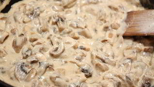 Рецепт Грибного соуса из шампиньонов со сливками