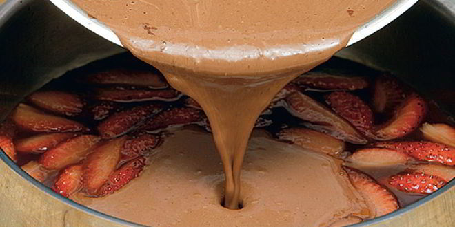 Рецепт шоколадного соуса с клубникой и виски