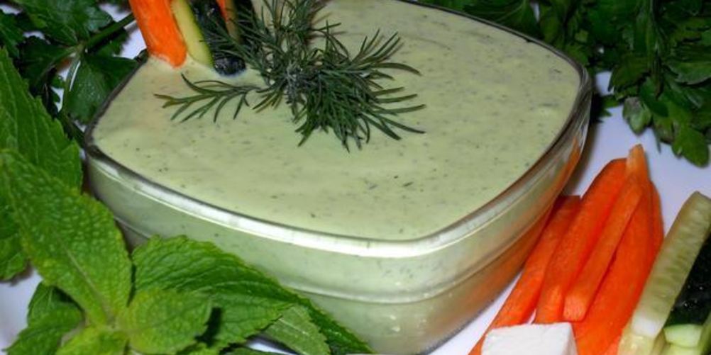 Как приготовить соус из феты с чесноком и зеленью