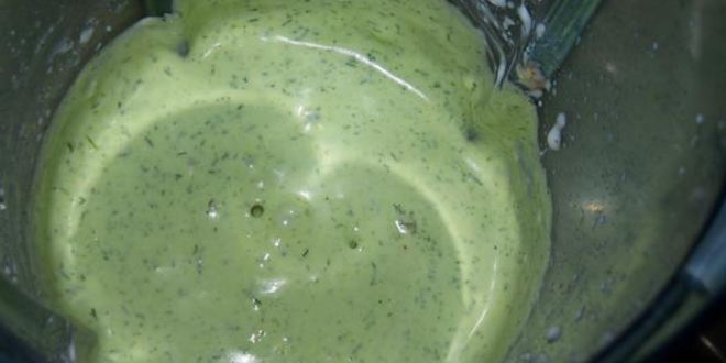 Рецепт соуса из феты с чесноком и зеленью