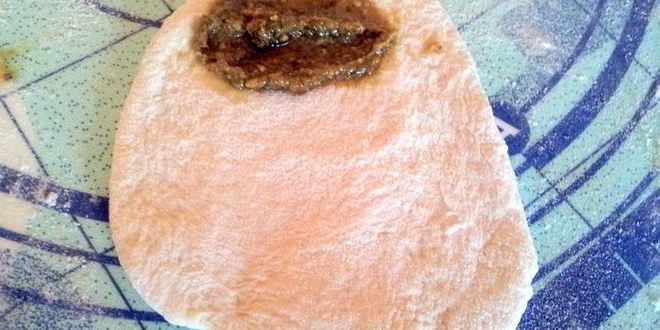 Рецепт булочек с соусом песто