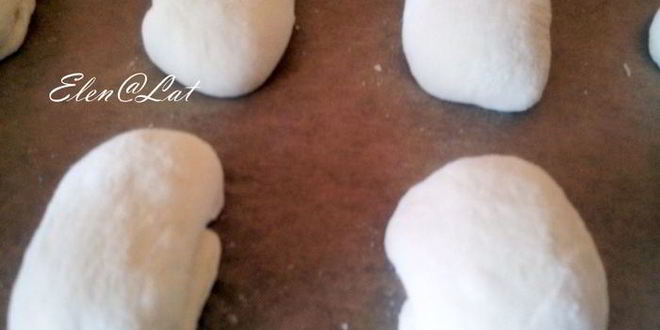 Рецепт булочек с соусом песто