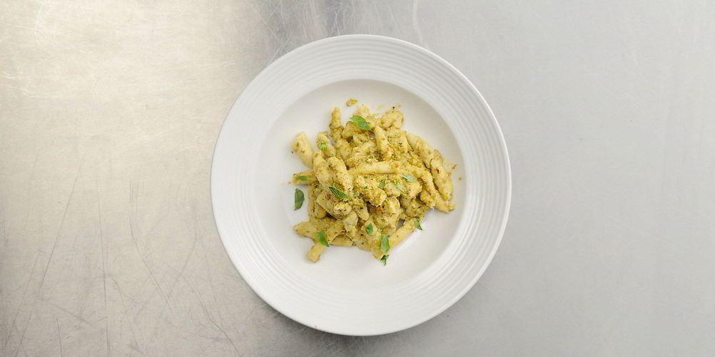 Как приготовить домашнюю пасту бузиате с песто алла трапанезе