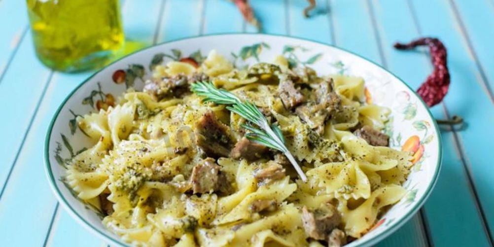 Как приготовить пасту с соусом песто и курицей