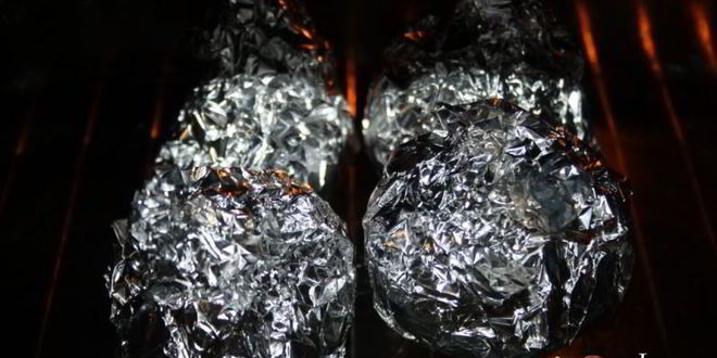 Рецепт печеного картофеля с соусом песто