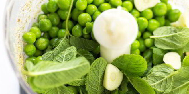 Рецепт песто из зеленого горошка с мятой и фисташками