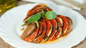 Рецепт Рататуя с соусом песто