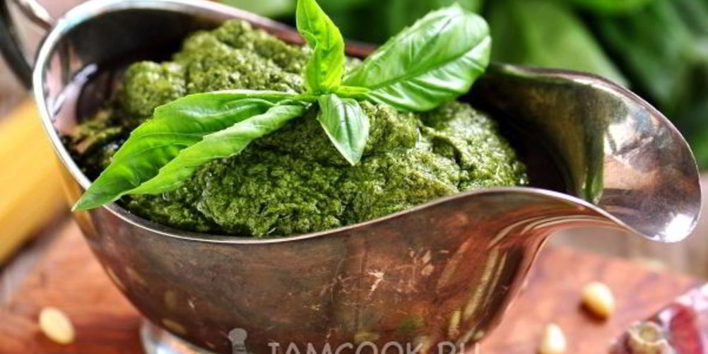 Как приготовить соус песто неклассический