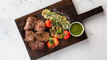 Рецепт Стейка на гриле с соусом песто