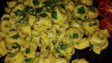 Рецепт Тортеллиней с соусом песто