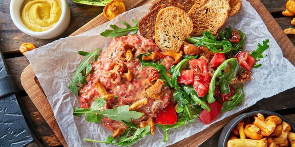 Как приготовить тартар из бычка с лисичками