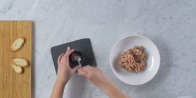 Рецепт тартара из чоризо с сыром и томатами