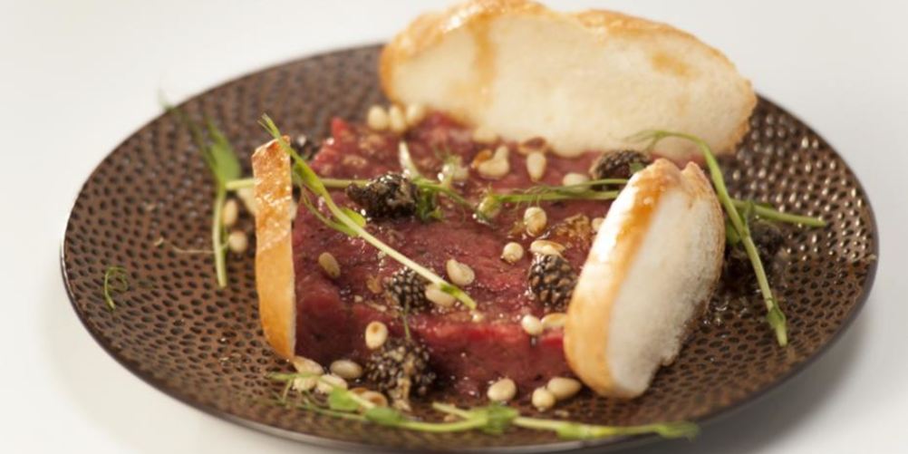 Как приготовить тартар из говядины с шишковым вареньем