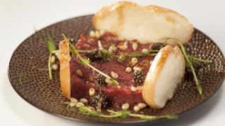 Рецепт Тартара из говядины с шишковым вареньем