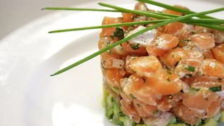 Рецепт Тартара из лосося и каперсов