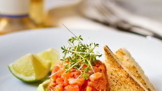 Рецепт Тартара из лосося с кремом из авокадо