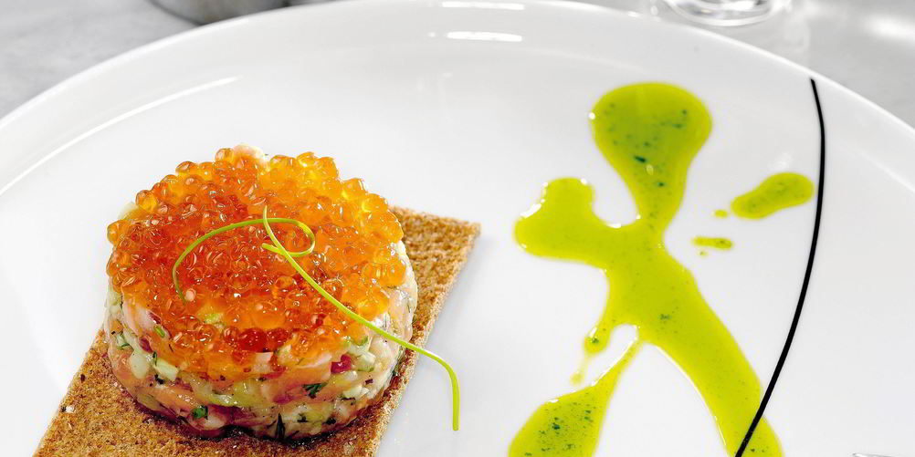 Как приготовить тартар из лосося с огурцами и икрой