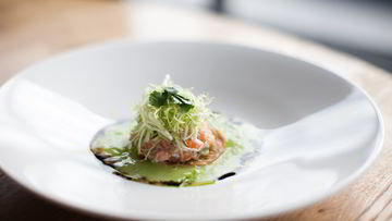 Рецепт Тартара из лосося с желе из огурцов в азиатском стиле