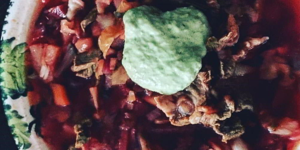 Как приготовить борщ с зеленой сметаной