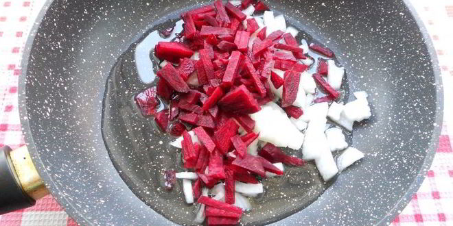 Рецепт борща со свиными ребрышками и молодыми овощами