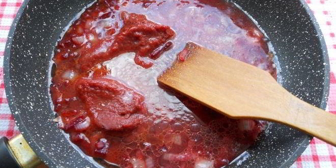 Рецепт борща со свиными ребрышками и молодыми овощами