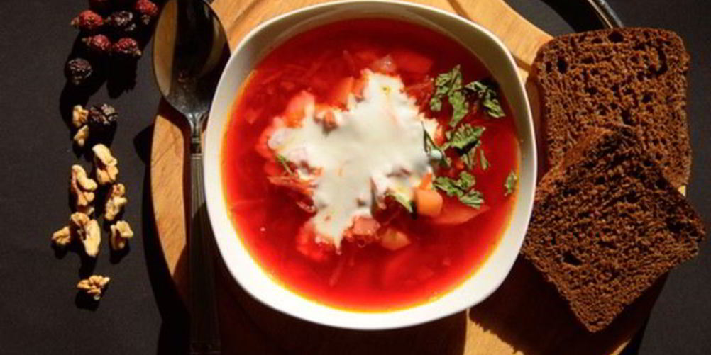 Как приготовить холодный борщ с сосисками