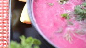 Рецепт Свекольно-яблочного борщ со сметаной и фетой