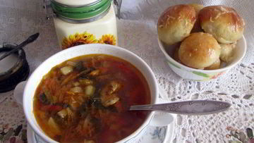 Рецепт Украинского борща с фасолью и пампушками