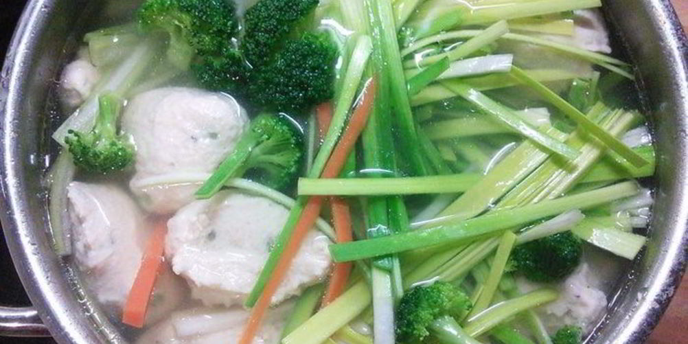 Как приготовить бульон с овощами и куриными клесами